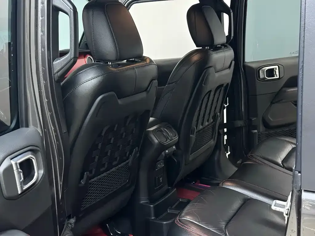 Jeep Wrangler — фото 6