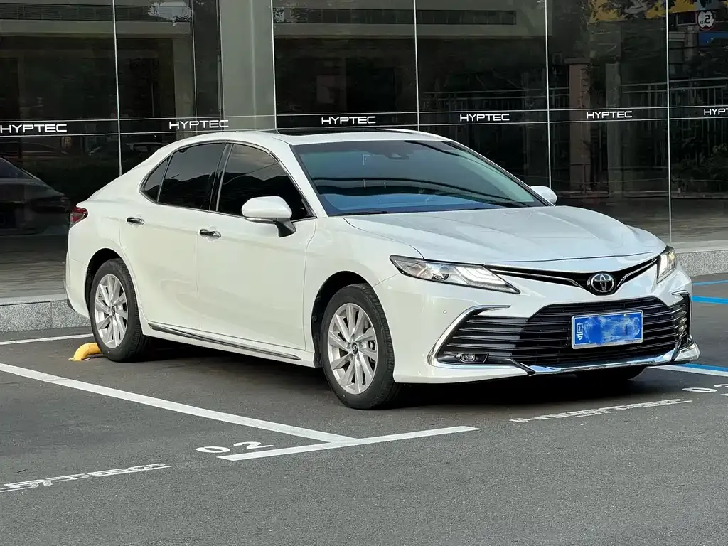 Toyota Camry — фото 7
