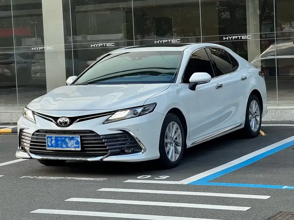 Toyota Camry — фото 6