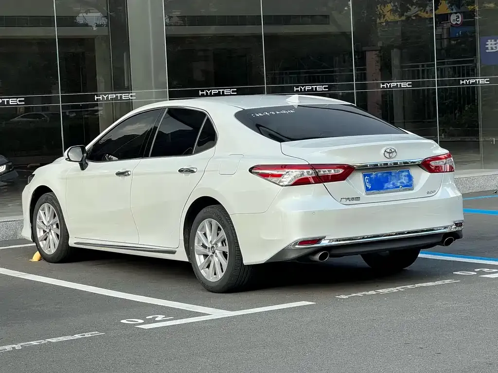 Toyota Camry — фото 8