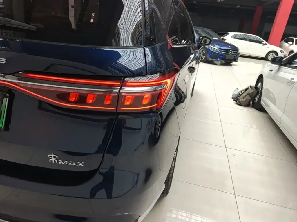 BYD MAX New Energy — фото 9