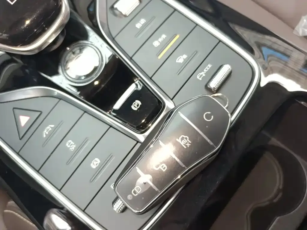 BYD MAX New Energy — фото 2
