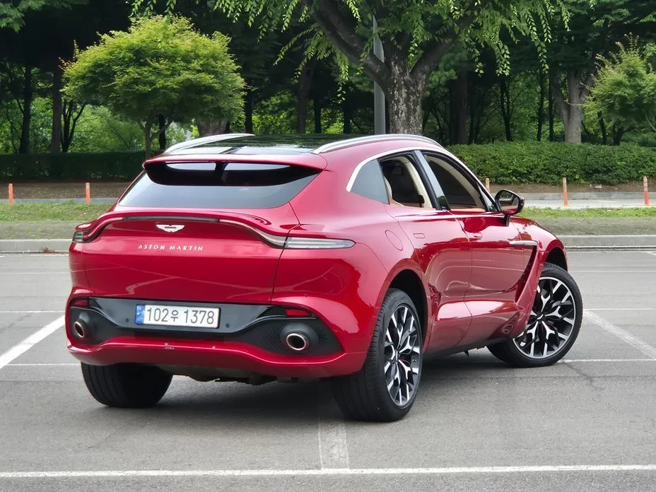Aston Martin DBX — фото 6