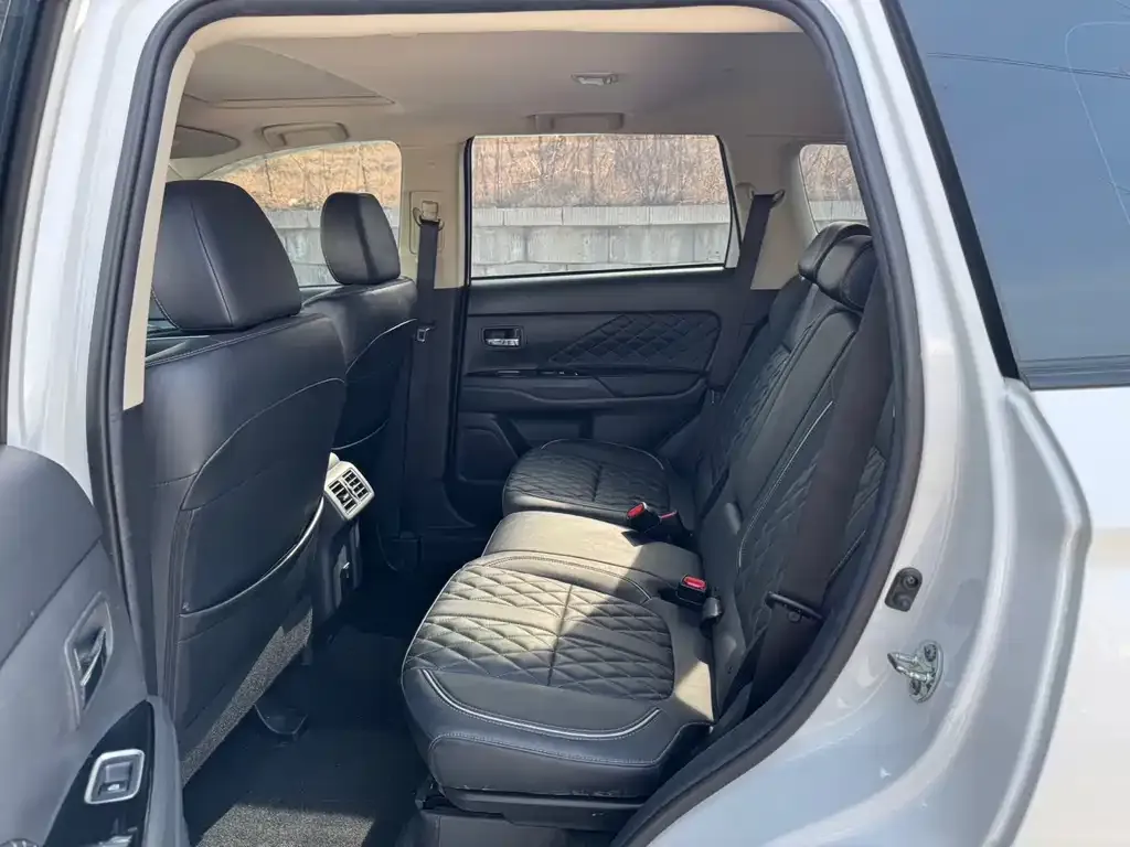 Mitsubishi Outlander — фото 2