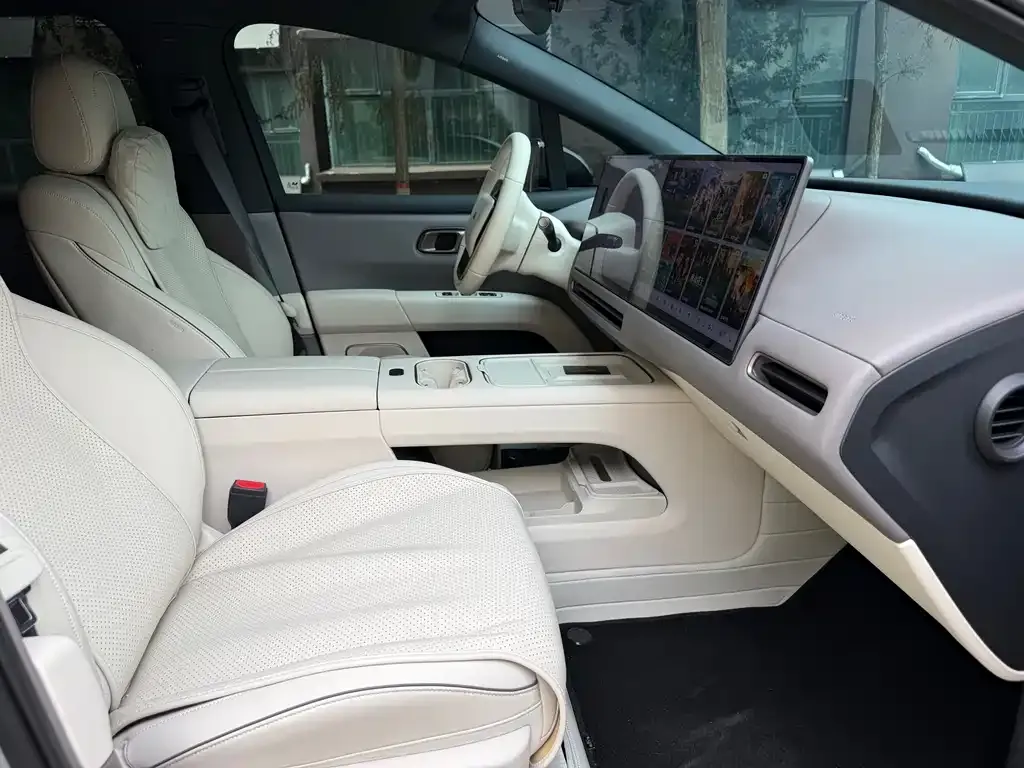 Li Auto i6 — фото 2