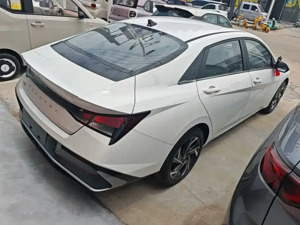 Hyundai Elantra — фото 8