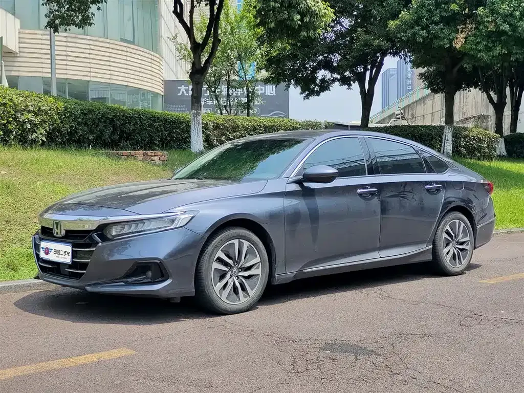 Honda Accord — фото 1