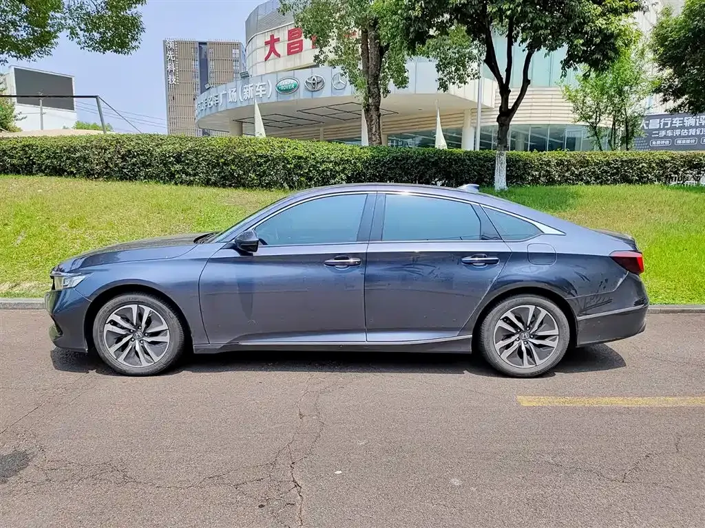 Honda Accord — фото 10