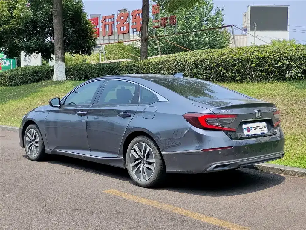 Honda Accord — фото 9
