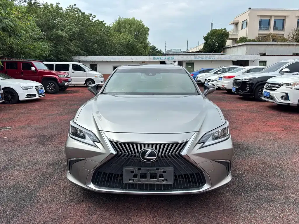 Lexus ES — фото 1