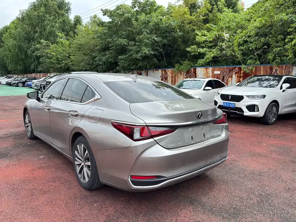 Lexus ES — фото 9