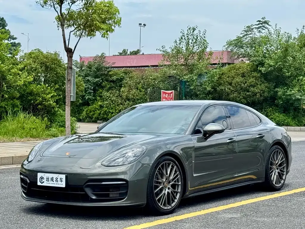 Porsche Panamera — фото 1