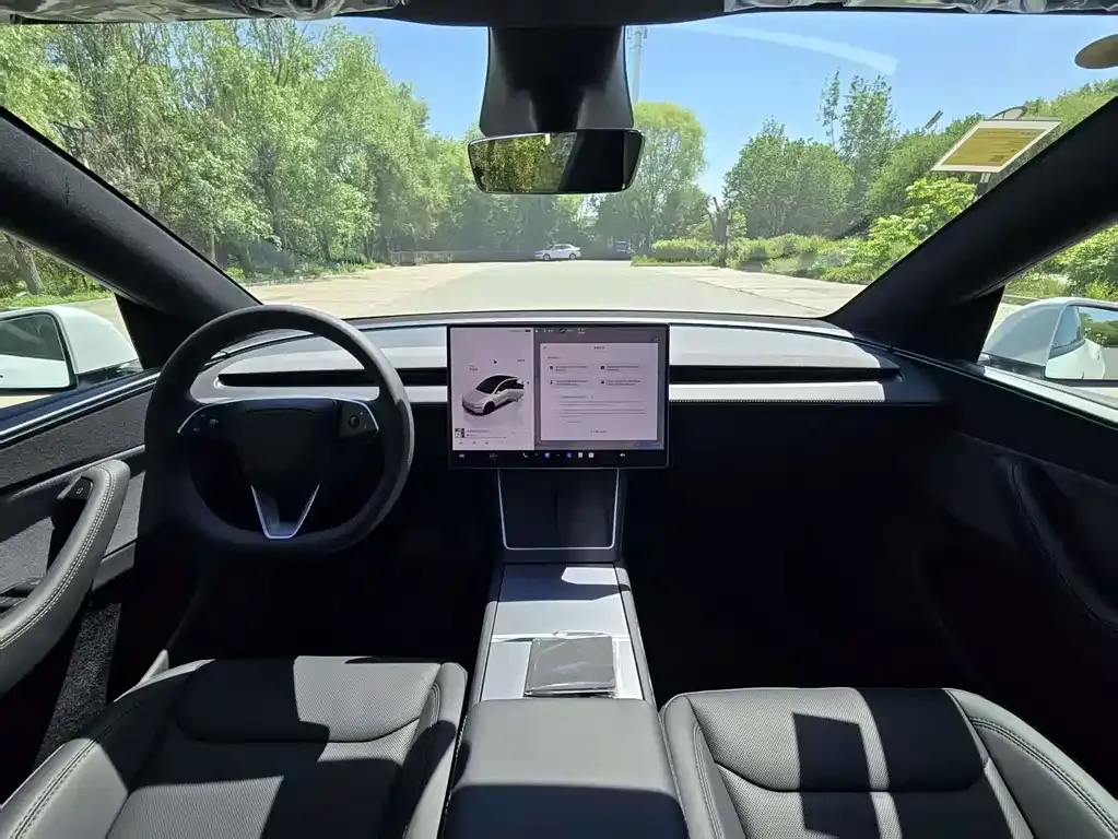 Tesla Model Y — фото 3
