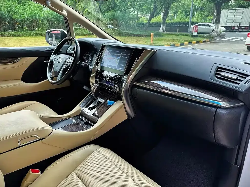 Toyota Vellfire 2023 из CN, фото 3