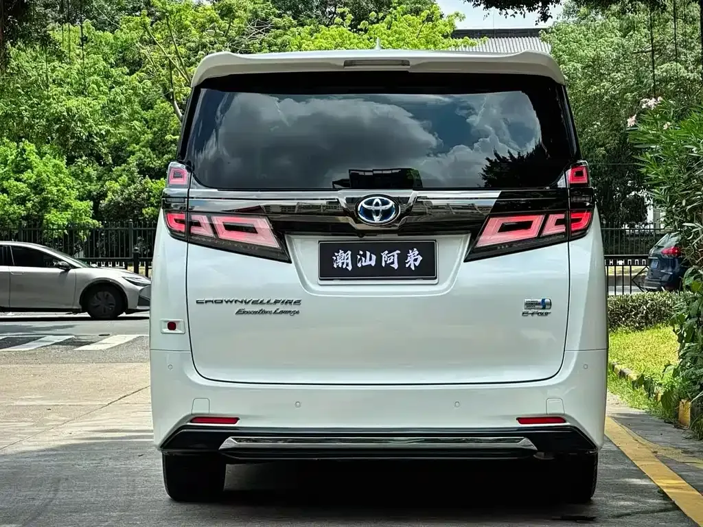 Toyota Vellfire 2023 из CN, фото 9