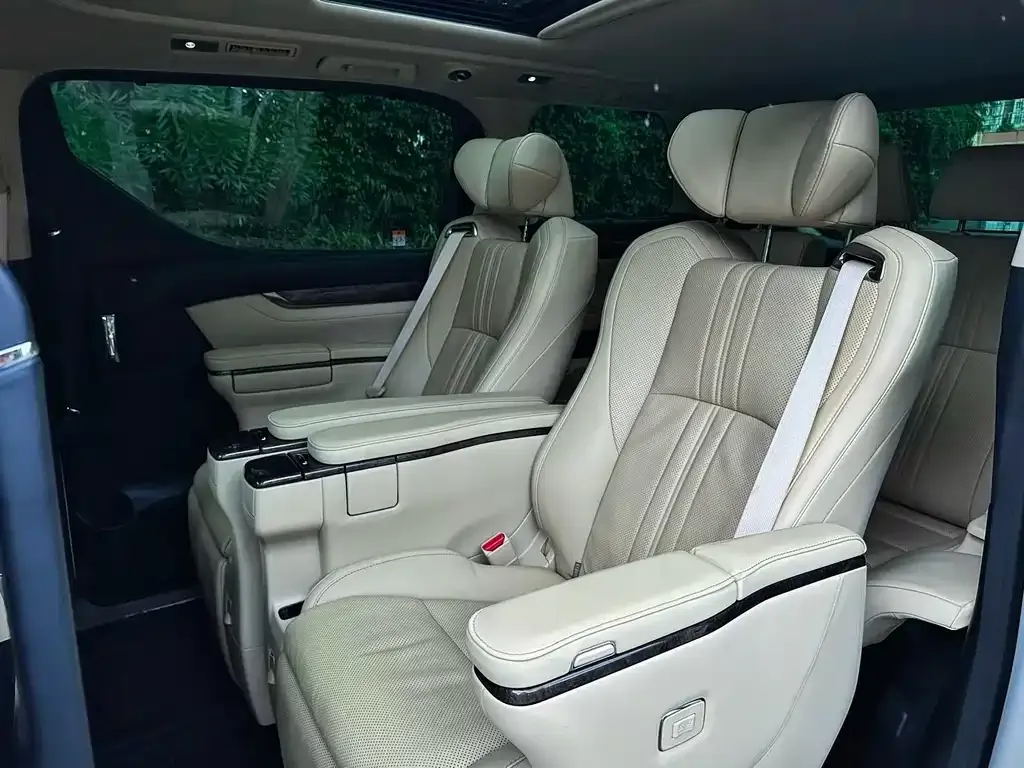 Toyota Vellfire 2023 из CN, фото 2