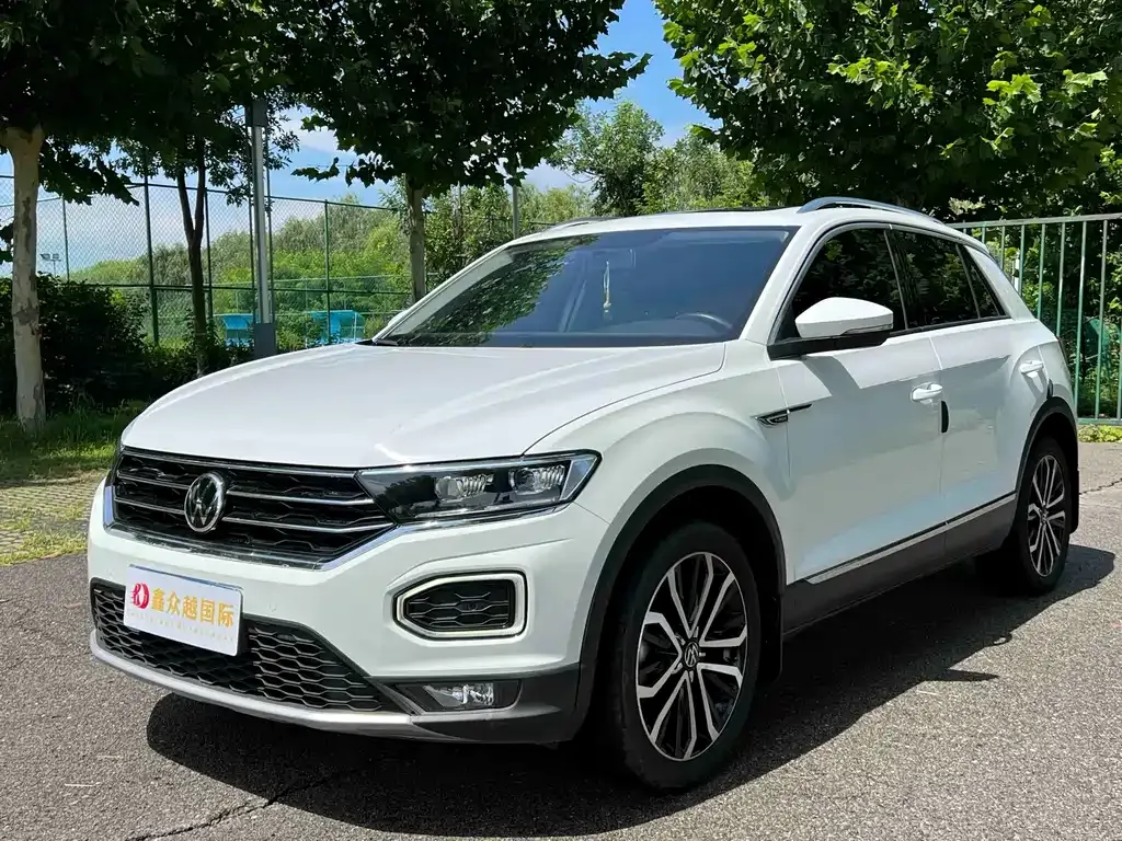Volkswagen T-Roc — фото 1