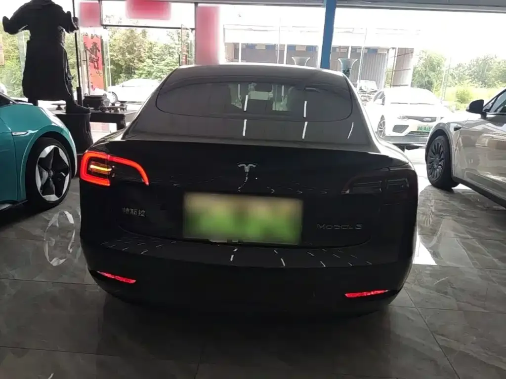 Tesla Model 3 — фото 9
