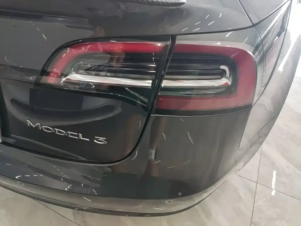 Tesla Model 3 — фото 10