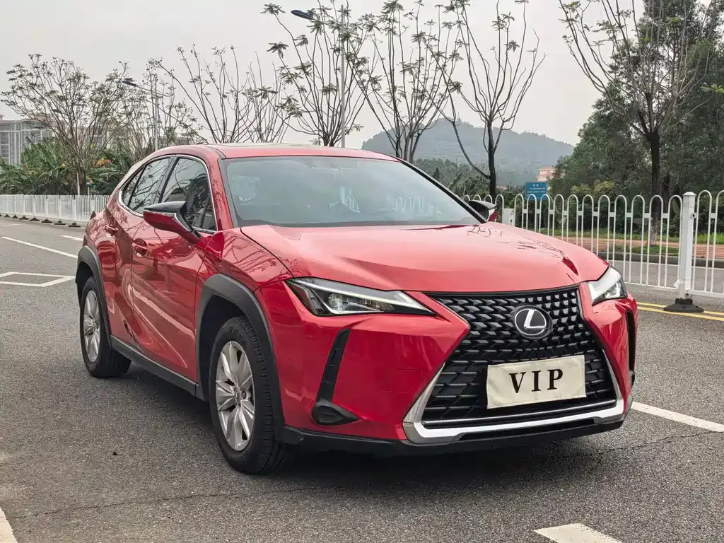 Lexus UX — фото 1