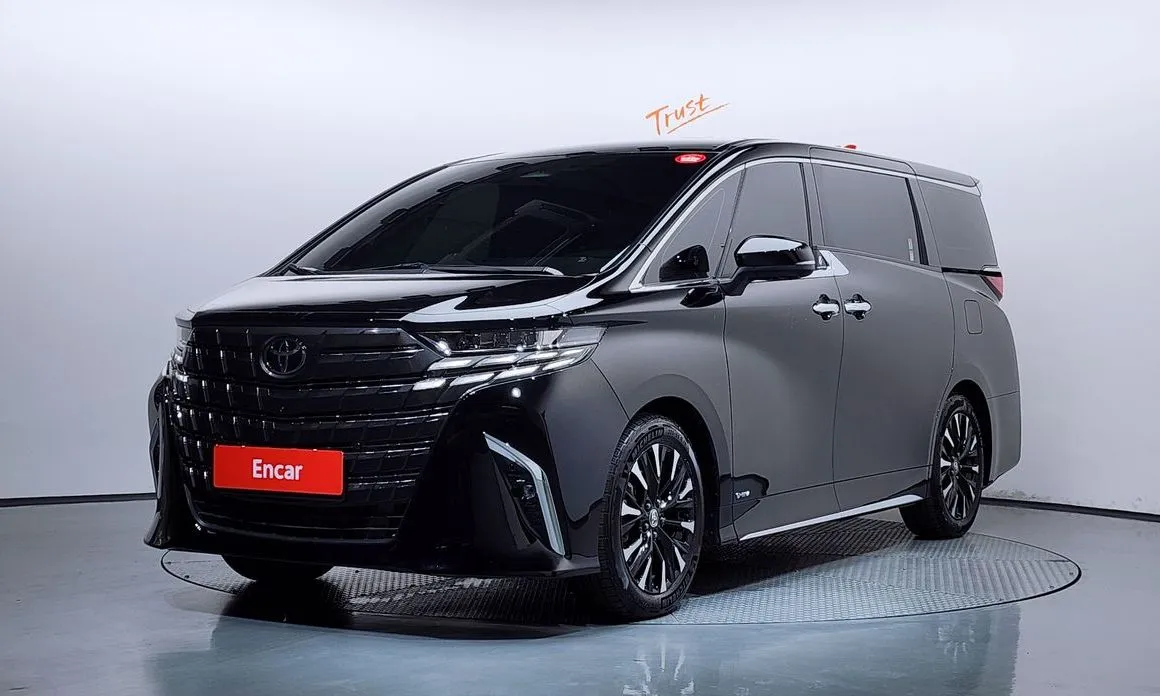 Toyota Alphard — фото 1