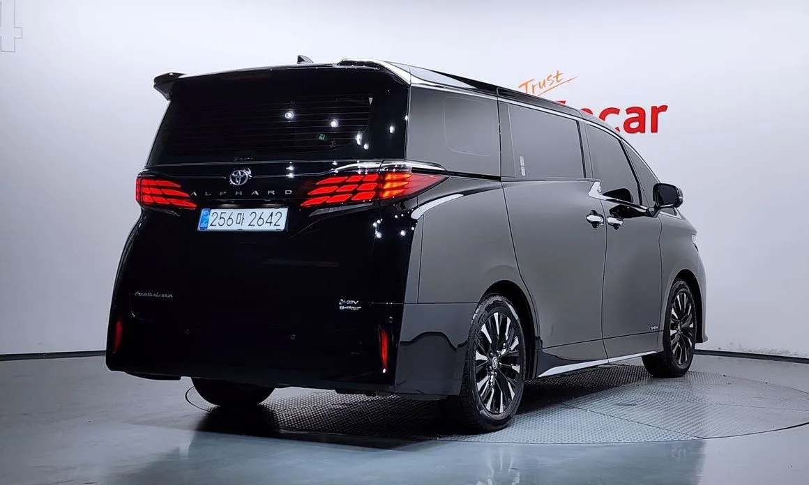 Toyota Alphard — фото 5