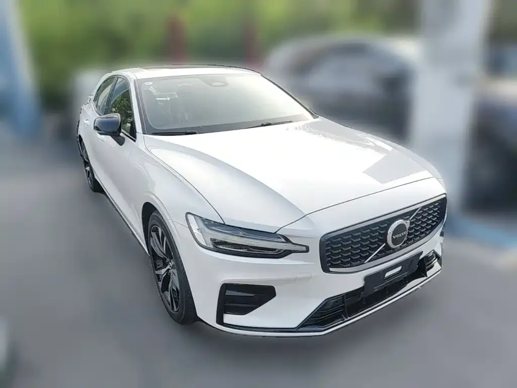 Volvo S60 — фото 10