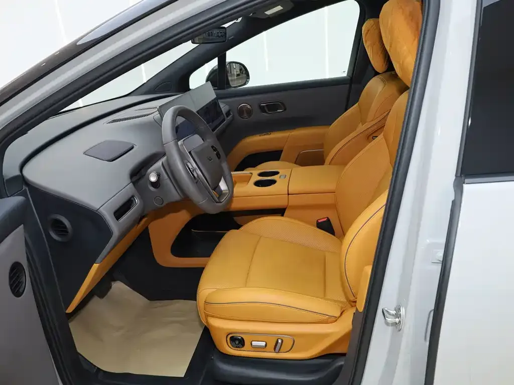 Li Auto i8 — фото 10
