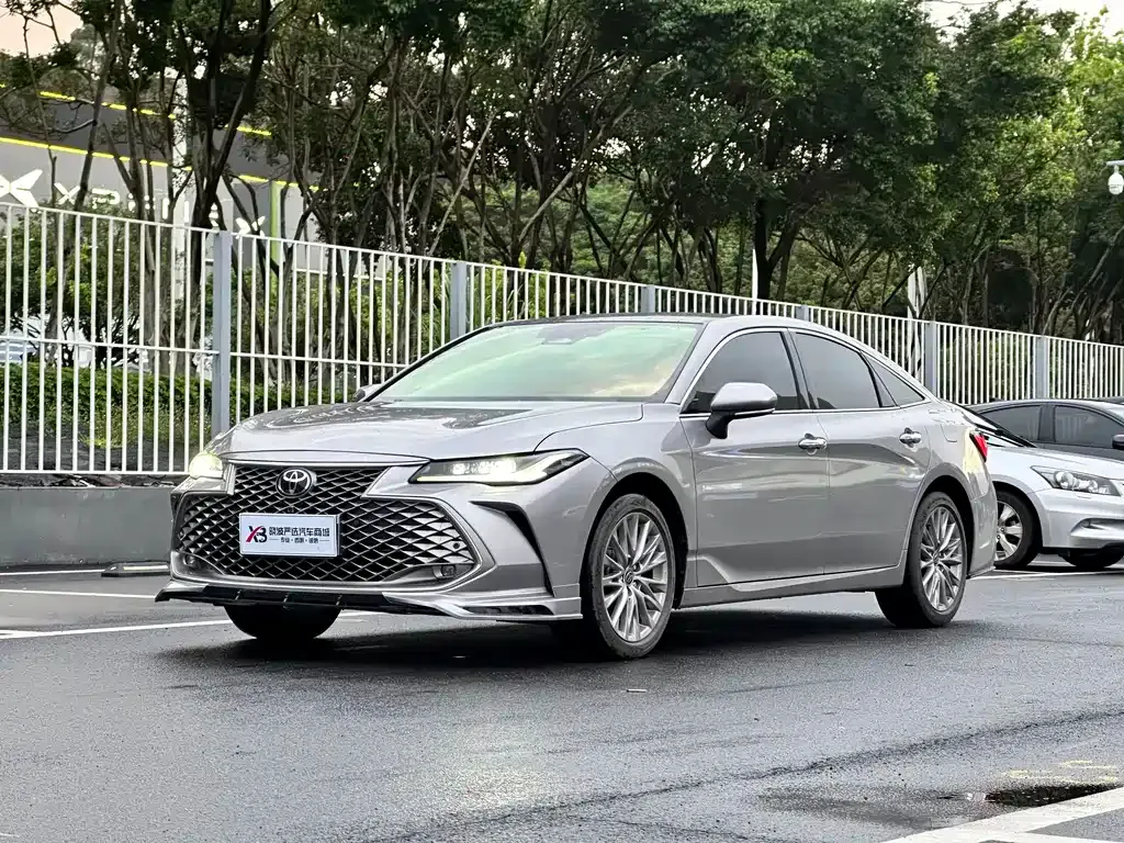 Toyota Avalon — фото 1