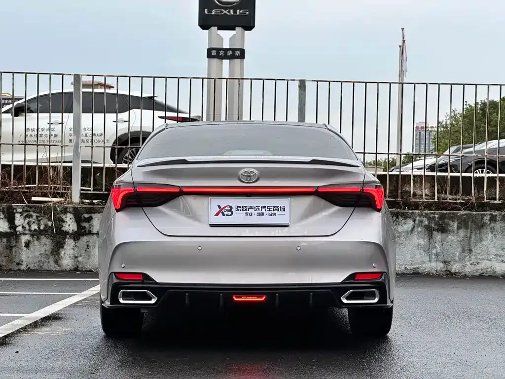Toyota Avalon — фото 2