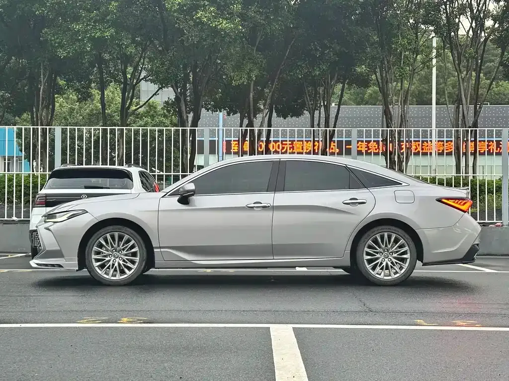 Toyota Avalon — фото 10