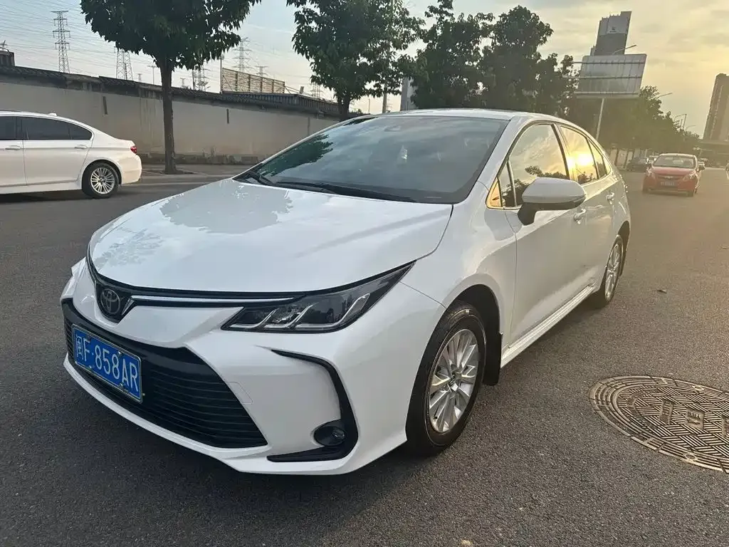 Toyota Corolla — фото 1