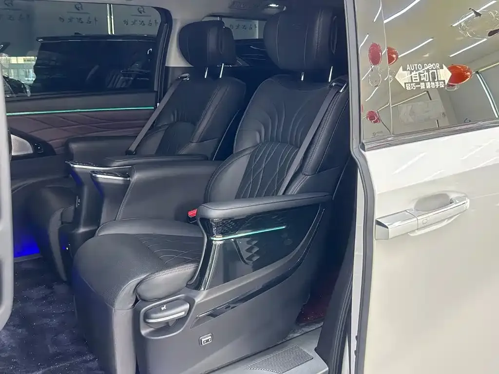 GAC Motor Trumpchi M8 — фото 8