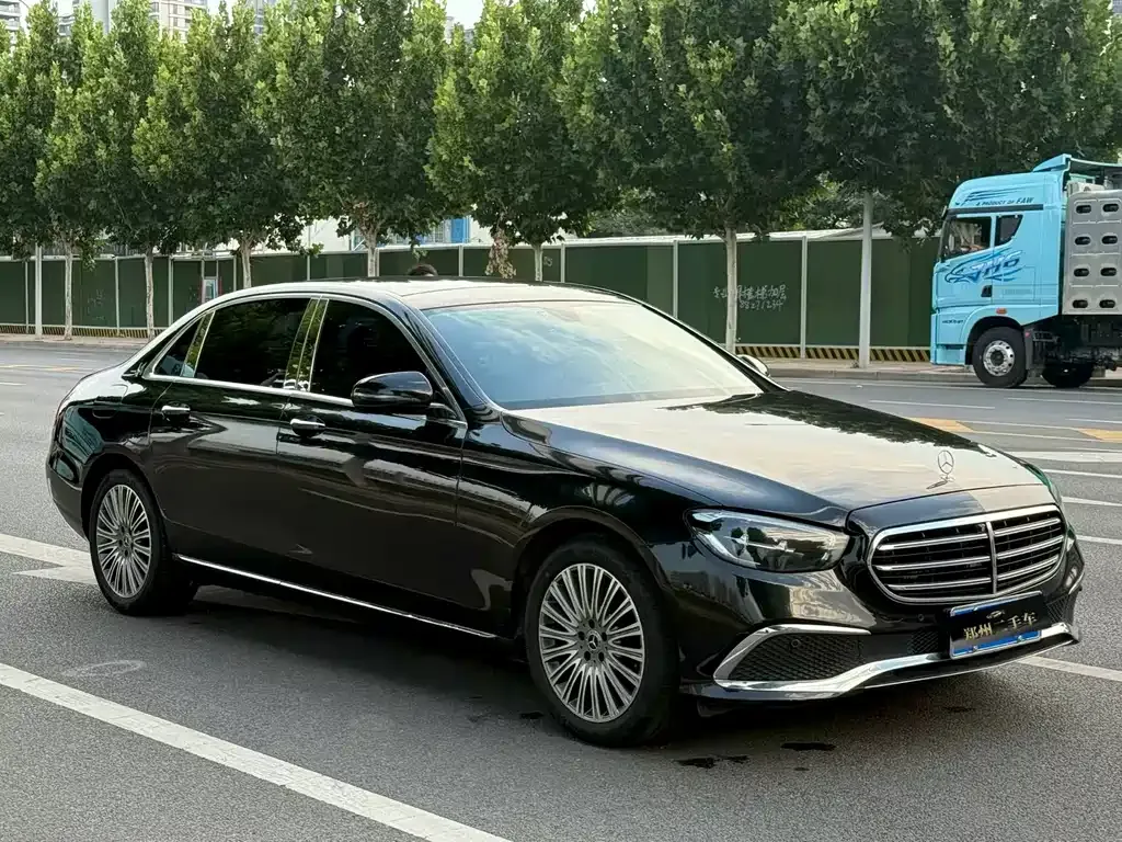 Mercedes-Benz E-Class — фото 4