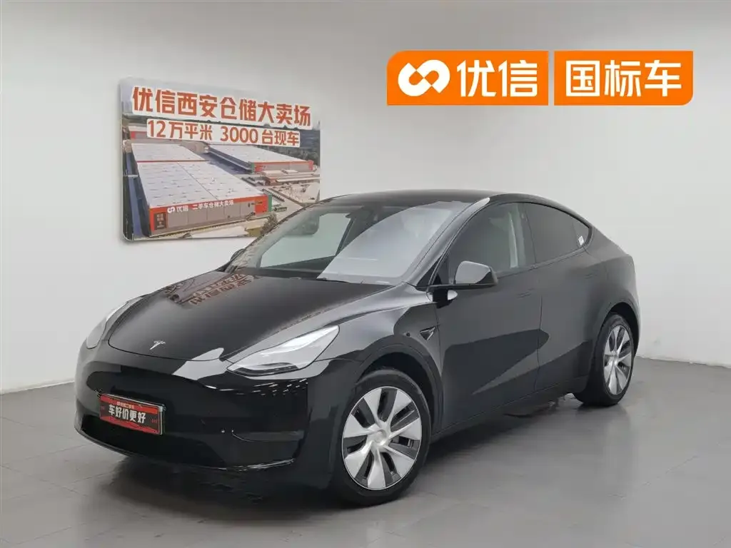 Tesla Model Y — фото 1