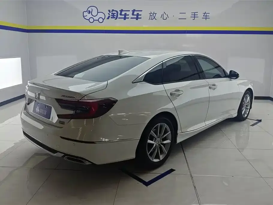 Honda Accord — фото 9