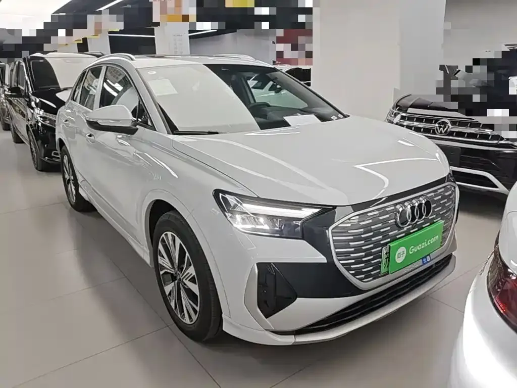 Audi Q4 e-tron — фото 2