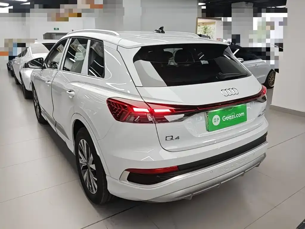 Audi Q4 e-tron — фото 10