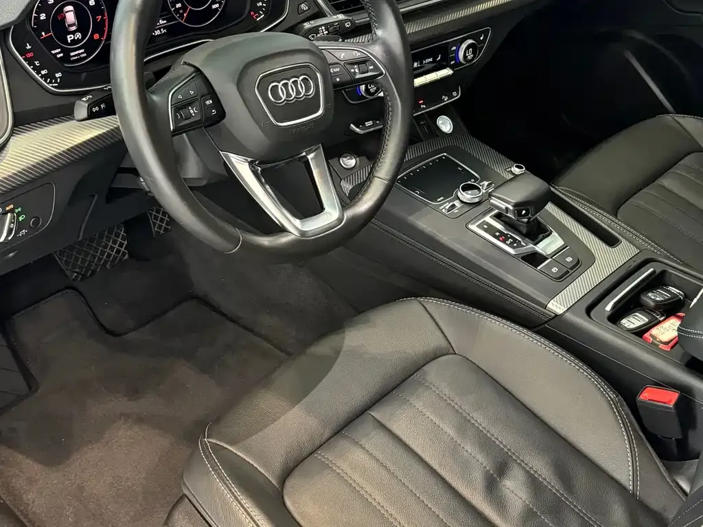 Audi Q5L — фото 10