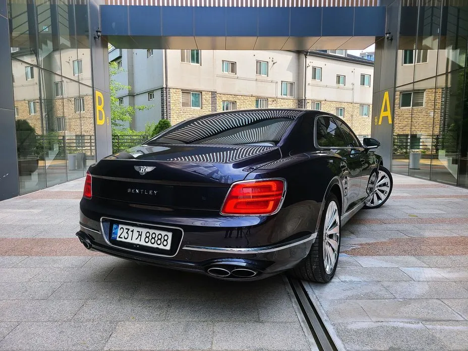 Bentley Flying Spur 2021 из KR, фото 9