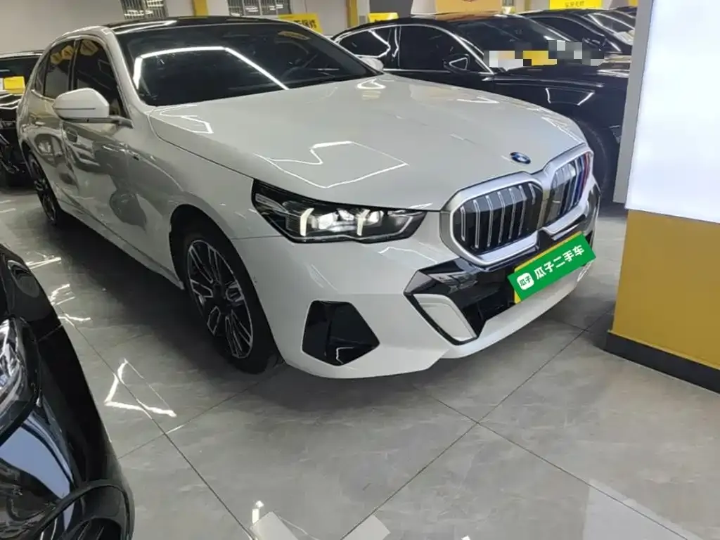 BMW 5 Series — фото 10