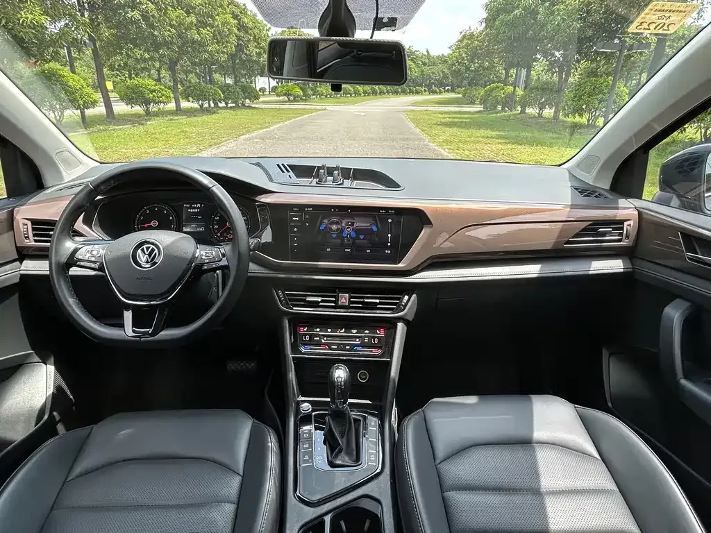 Volkswagen Tharu — фото 2