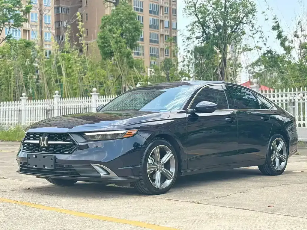 Honda Accord — фото 1