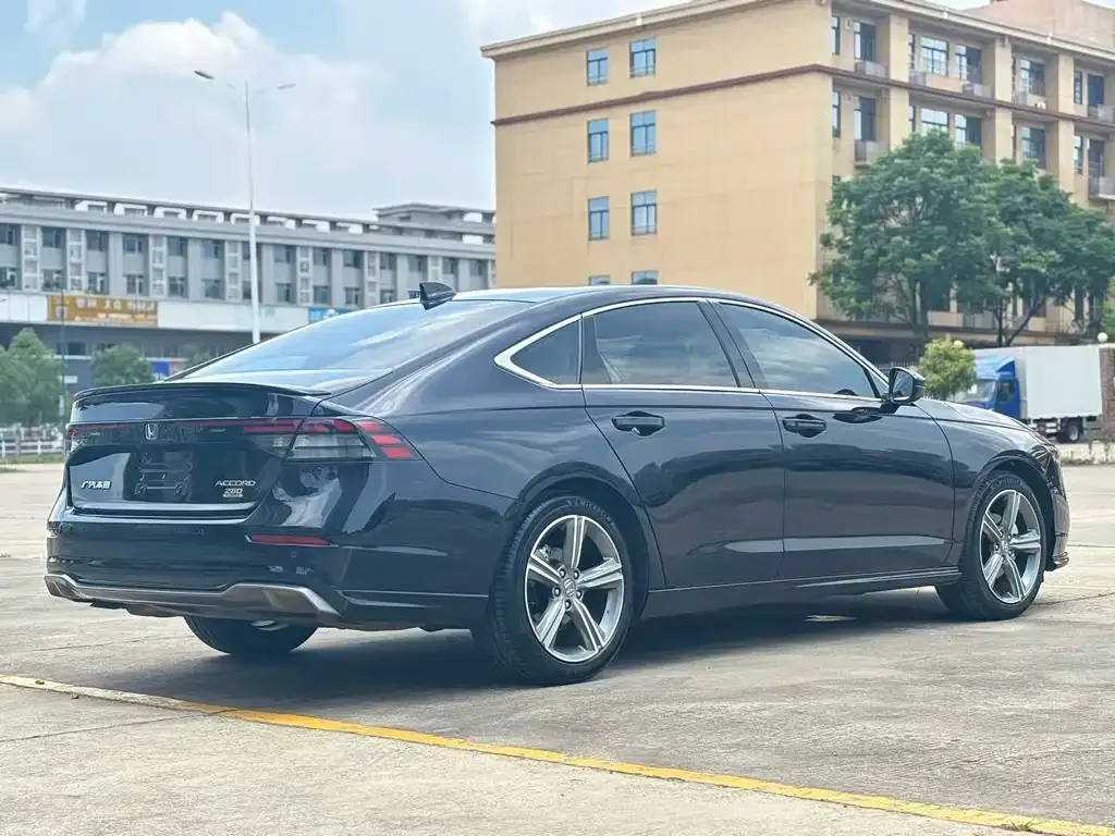 Honda Accord — фото 7