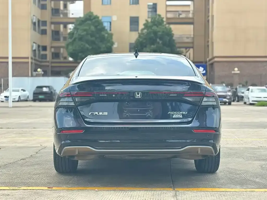 Honda Accord — фото 8