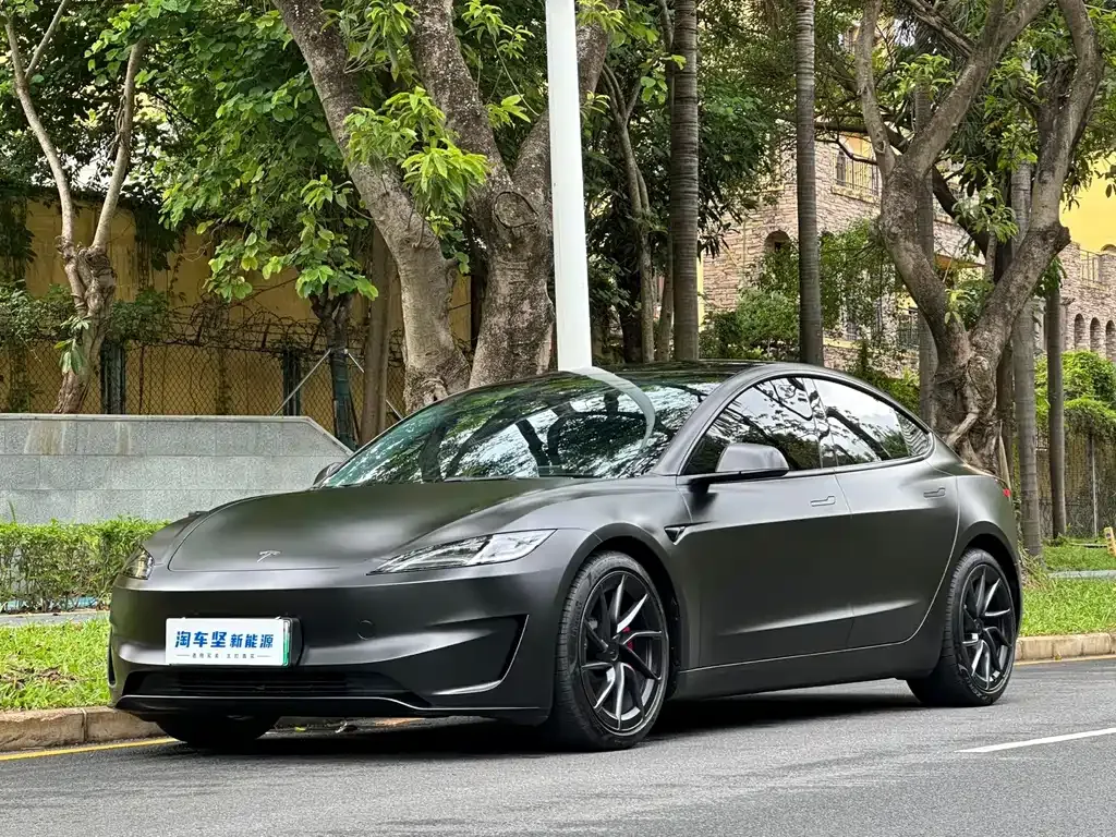 Tesla Model 3 — фото 1