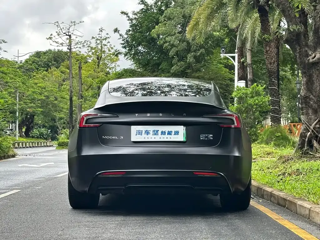 Tesla Model 3 — фото 9