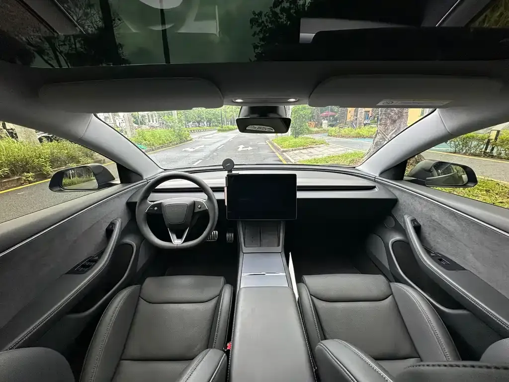Tesla Model 3 — фото 5