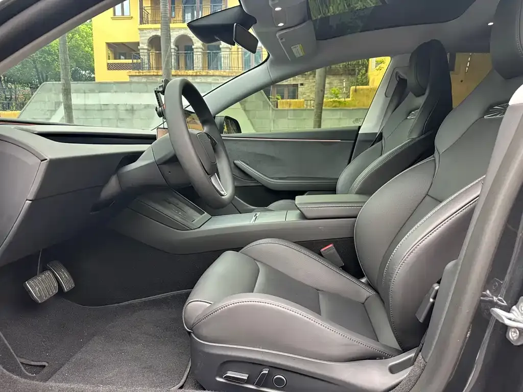 Tesla Model 3 — фото 4