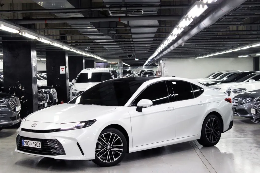 Toyota Camry — фото 3